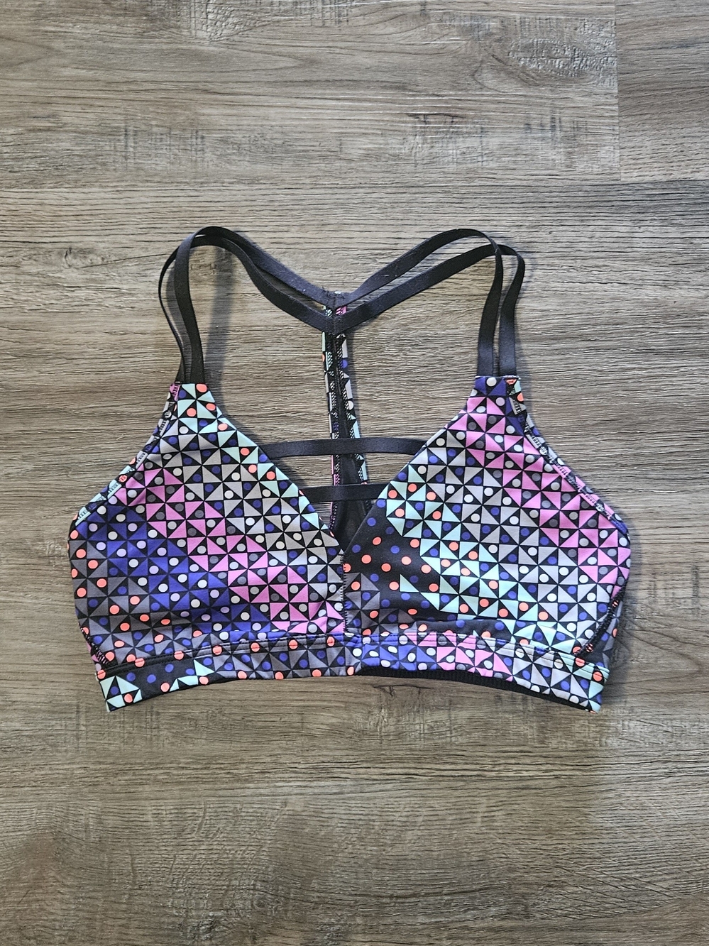 Victoria's Secret Sport VSX Ultimate Strappy Colorful Geometric Sports Bra